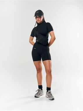 NWOT SECONDLEFT Sleek Black High-Rise Bike Shorts with Subtle Logo